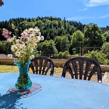 5 Pers. à Saint-vert: Nature, Calme, Proche Rivières Et Sites Touristiques - Fr-1-582-223 Casa vacanze
