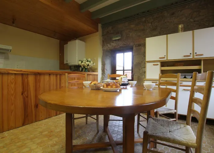 5 Pers. A Saint-vert: Nature, Calme, Proche Rivieres Et Sites Touristiques - Fr-1-582-223 * Saint-Vert